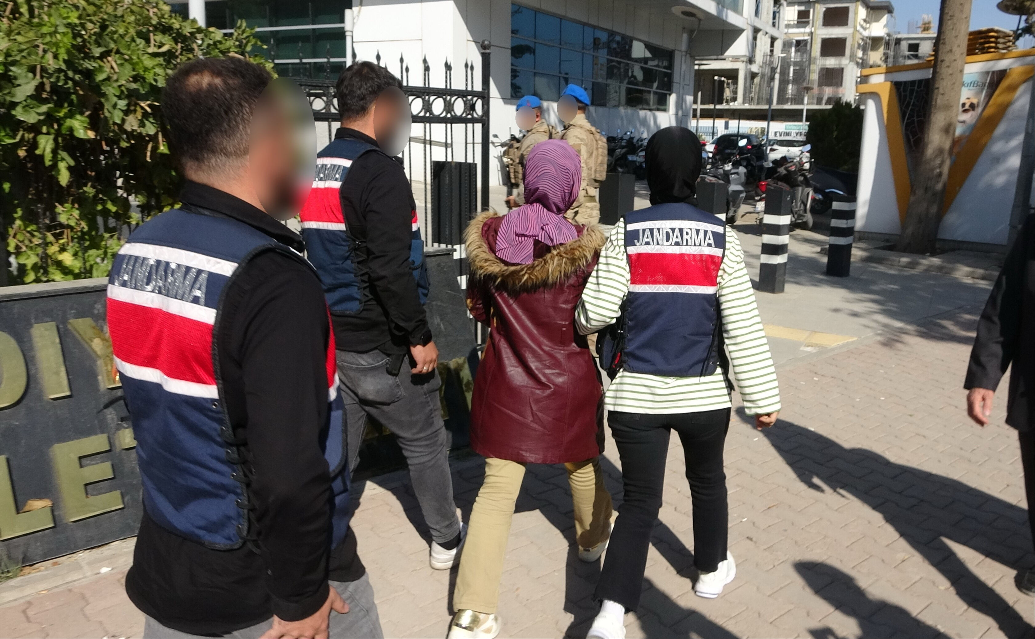 HDP'nin milletvekili adayı terör örgütü PKK üyeliğinden tutuklandı HDP'nin milletvekili adayı terör örgütü PKK üyeliğinden tutuklandı - 1. Resim