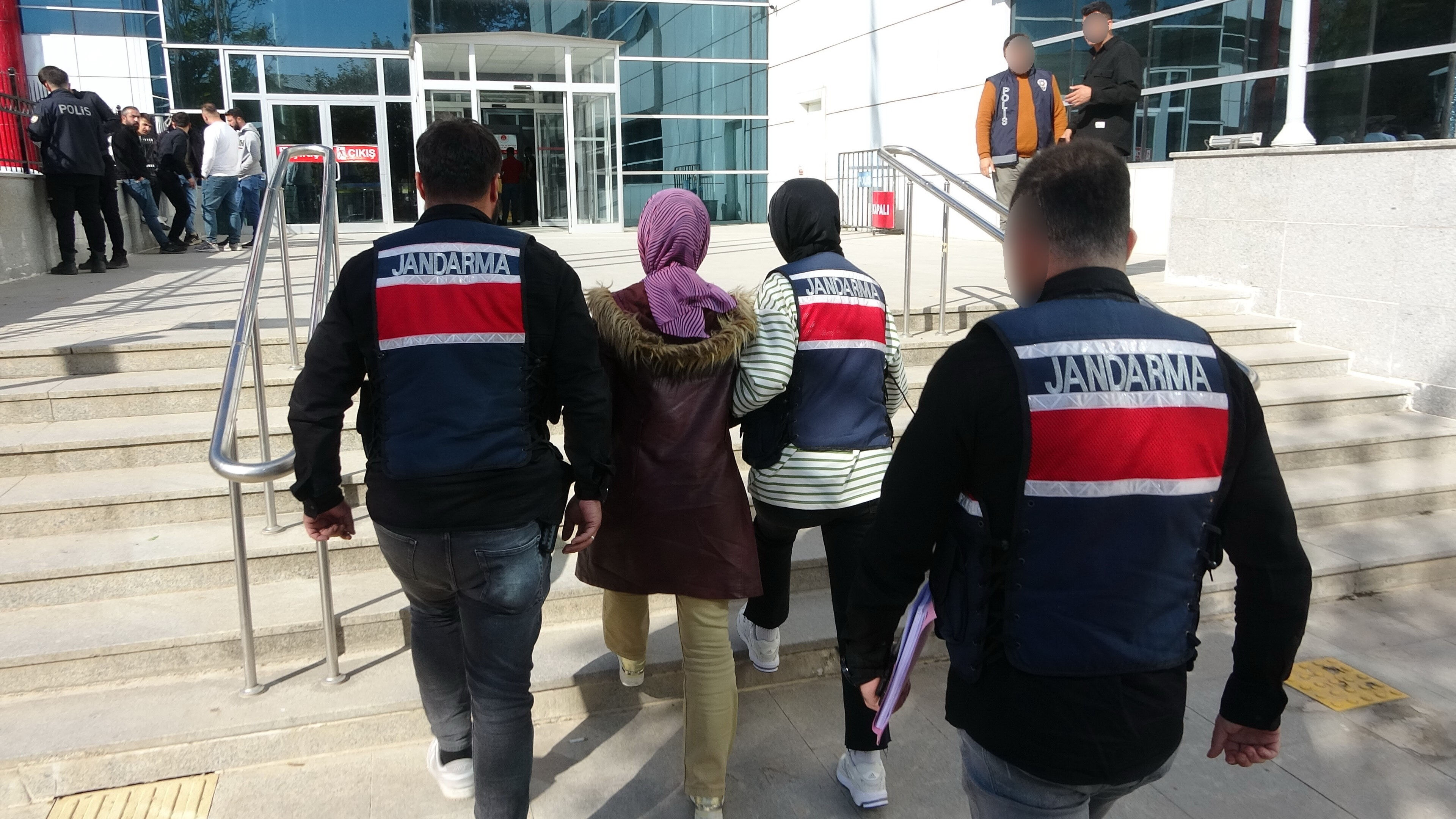 HDP'nin milletvekili adayı terör örgütü PKK üyeliğinden tutuklandı HDP'nin milletvekili adayı terör örgütü PKK üyeliğinden tutuklandı - 2. Resim