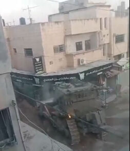 İsrail'den Filistinli sivillerin kaldığı kamplara buldozerlerle baskın İsrail'den Filistinli sivillerin kaldığı kamplara buldozerlerle baskın - 2. Resim