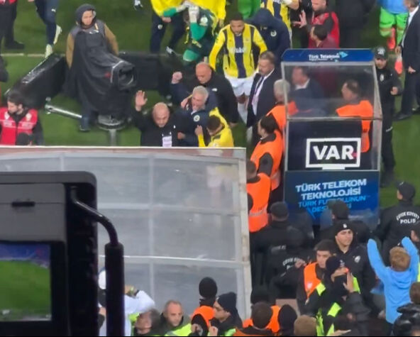 Jose Mourinho kaç maç ceza alacak? 3 ihlalden PFDK'ya sevk edilmişti... - 4. Resim