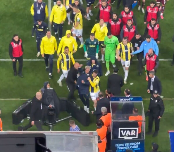 Jose Mourinho kaç maç ceza alacak? 3 ihlalden PFDK'ya sevk edilmişti... - 3. Resim