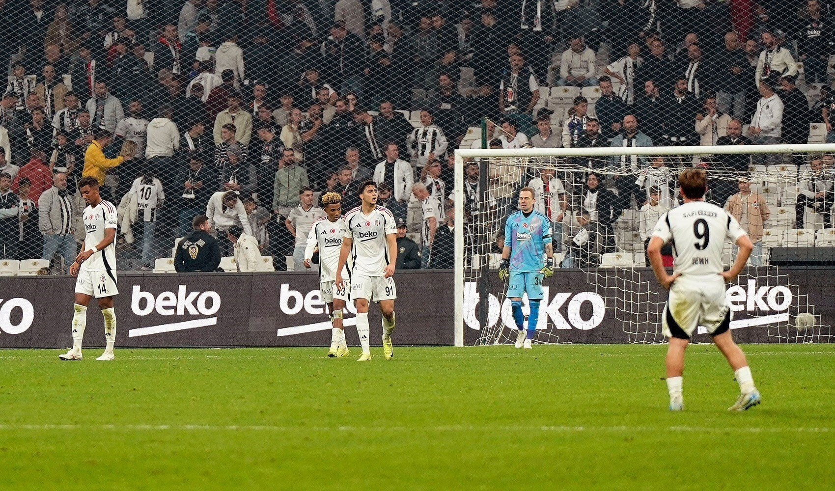 Kaşılaşmaya geri sayım başladı! Beşiktaş-Malmö maçı saat kaçta, hangi kanalda başlıyor? Kaşılaşmaya geri sayım başladı! Beşiktaş-Malmö maçı saat kaçta, hangi kanalda başlıyor? - 2. Resim