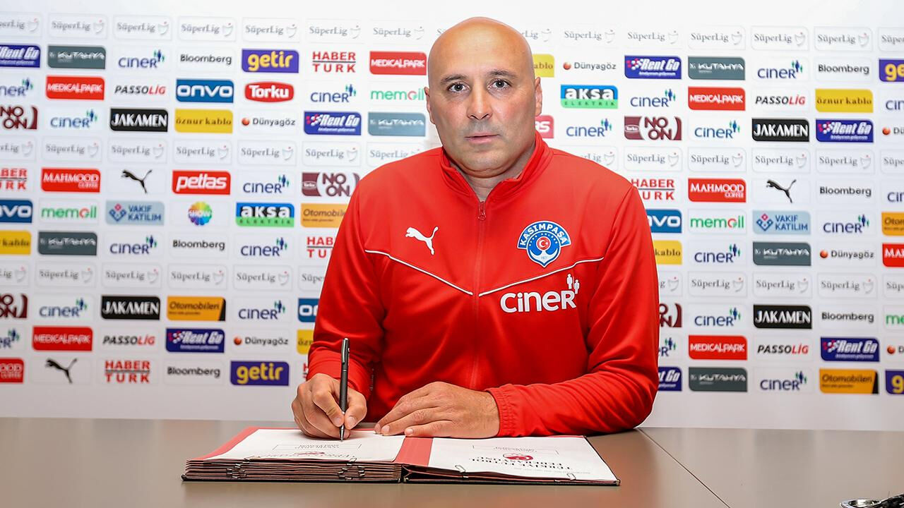 Kasımpaşa, teknik direktör Sami Uğurlu ile yollarını ayırdığını duyurdu! Kasımpaşa, teknik direktör Sami Uğurlu ile yollarını ayırdığını duyurdu! - 1. Resim