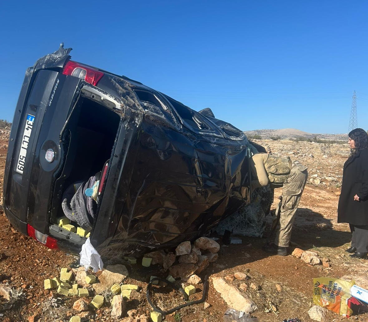 Mardin'de takla atan araç hurdaya döndü: 3 ölü, 5 yaralı - 1. Resim