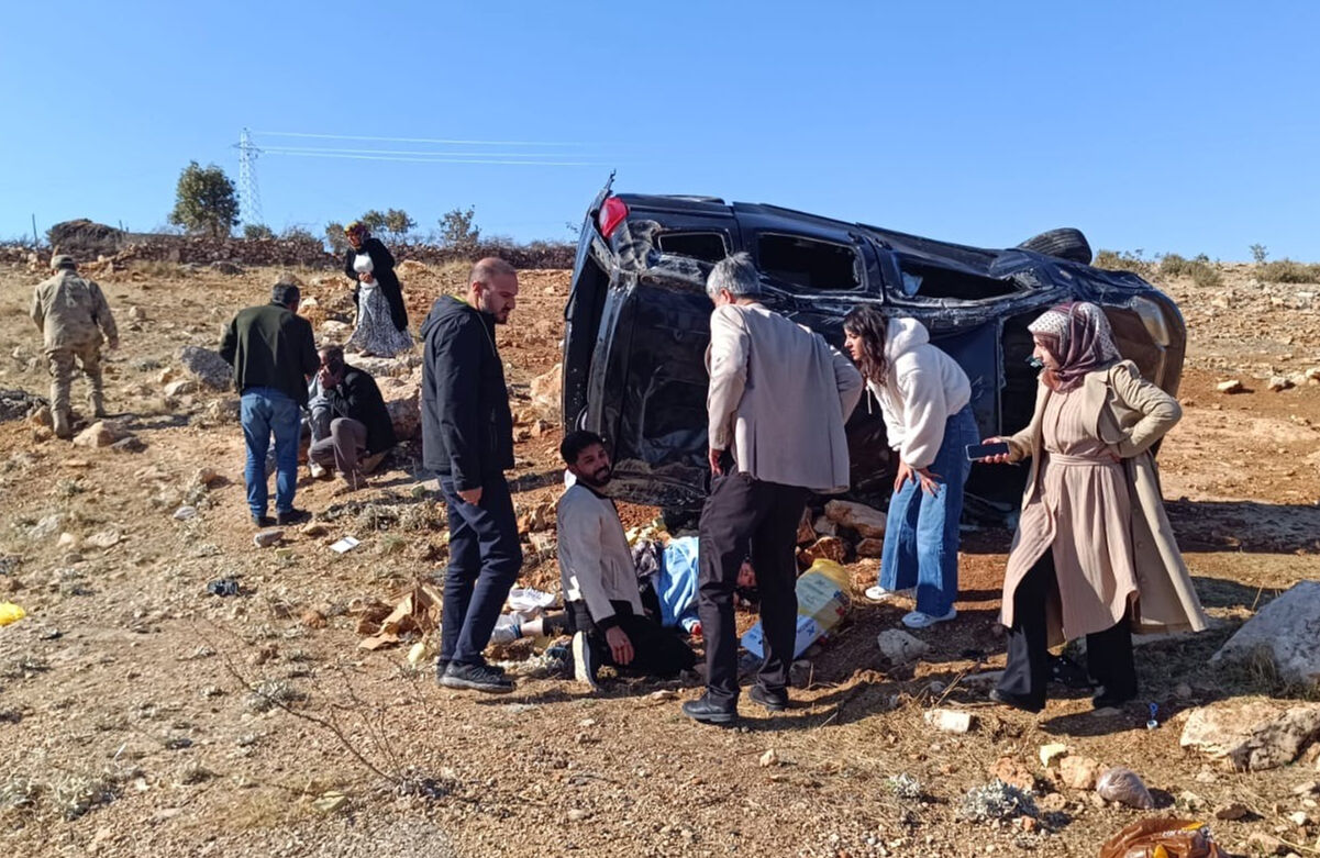 Mardin'de takla atan araç hurdaya döndü: 3 ölü, 5 yaralı - 2. Resim