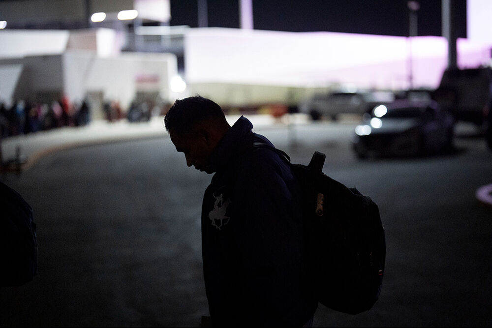 Meksika sınırında engeller kalınlaşıyor: ABD 1500 asker daha gönderecek - 1. Resim