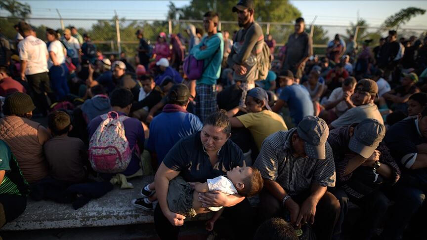Meksika'da 2.500 kişilik konvoy ABD'ye doğru yola çıktı! Yeni başkan gelmeden sınırı geçecekler Meksika'da 2.500 kişilik konvoy ABD'ye doğru yola çıktı! Yeni başkan gelmeden sınırı geçecekler - 5. Resim