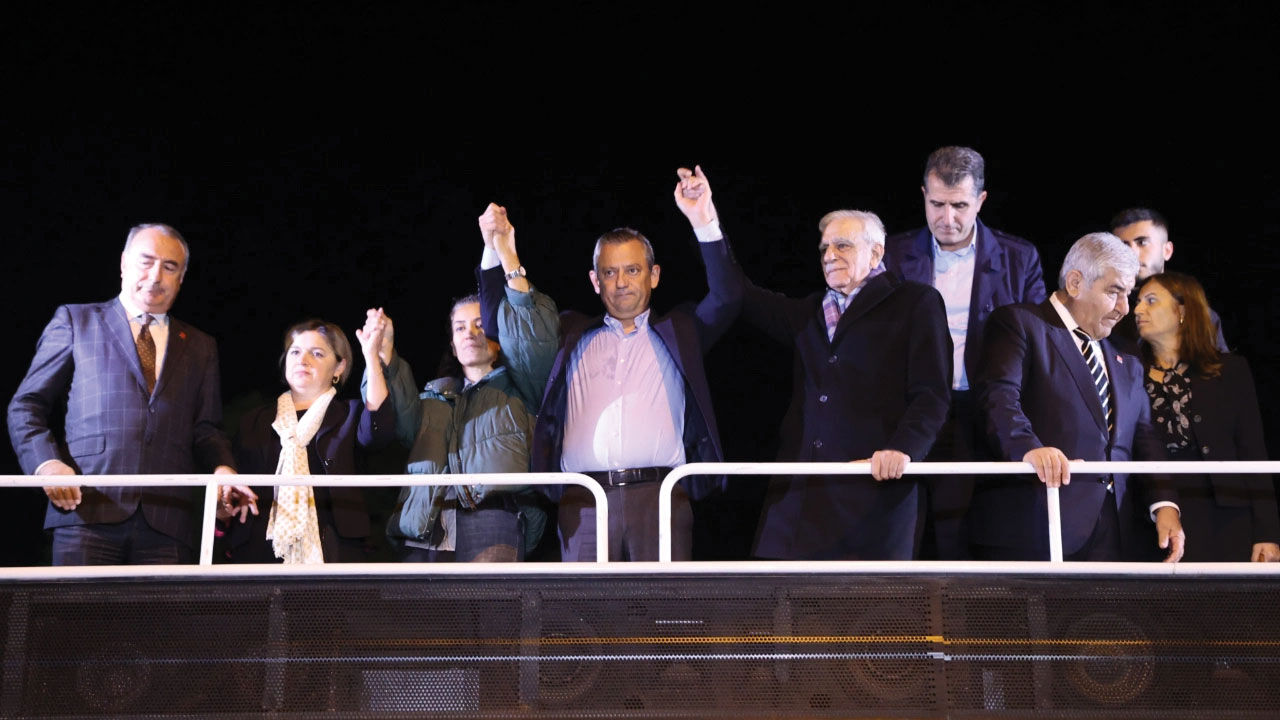 Müsavat Dervişoğlu ve Özgür Özel arasında DEM kavgası! Dervişoğlu'nun sert sözlerine Özel böyle cevap verdi - 5. Resim