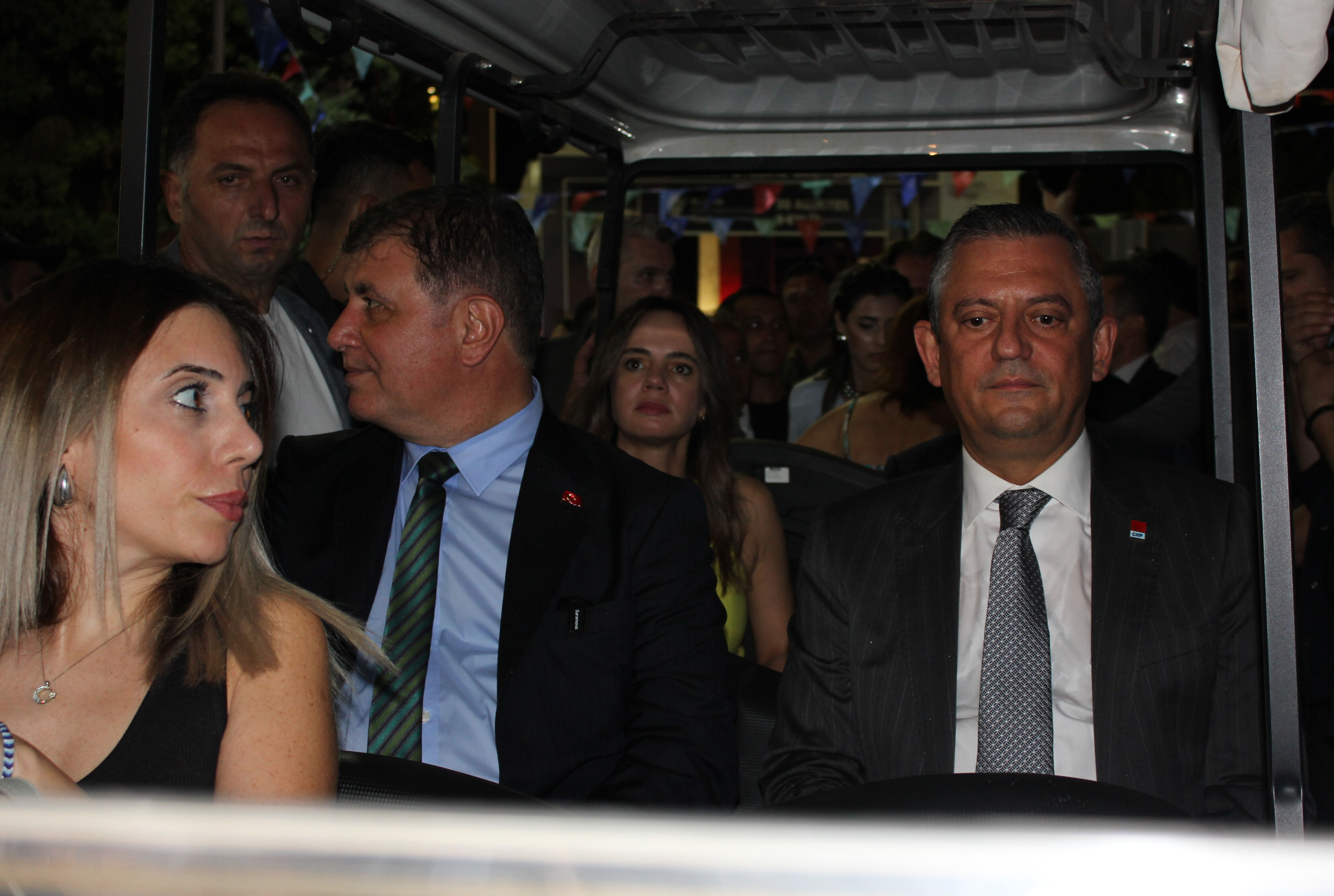 Özgür Özel 'yanlış oldu' dedi, Dilruba ateş püskürdü! Yuh yalana gel Özgür Özel 'yanlış oldu' dedi, Dilruba ateş püskürdü! Yuh yalana gel - 1. Resim