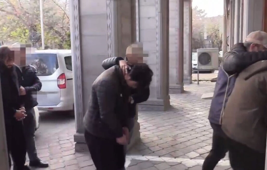 PKK'nın ardından DEAŞ'a operasyon! 5 kişi gözaltında, çok sayıda malzemeye el konuldu - 1. Resim