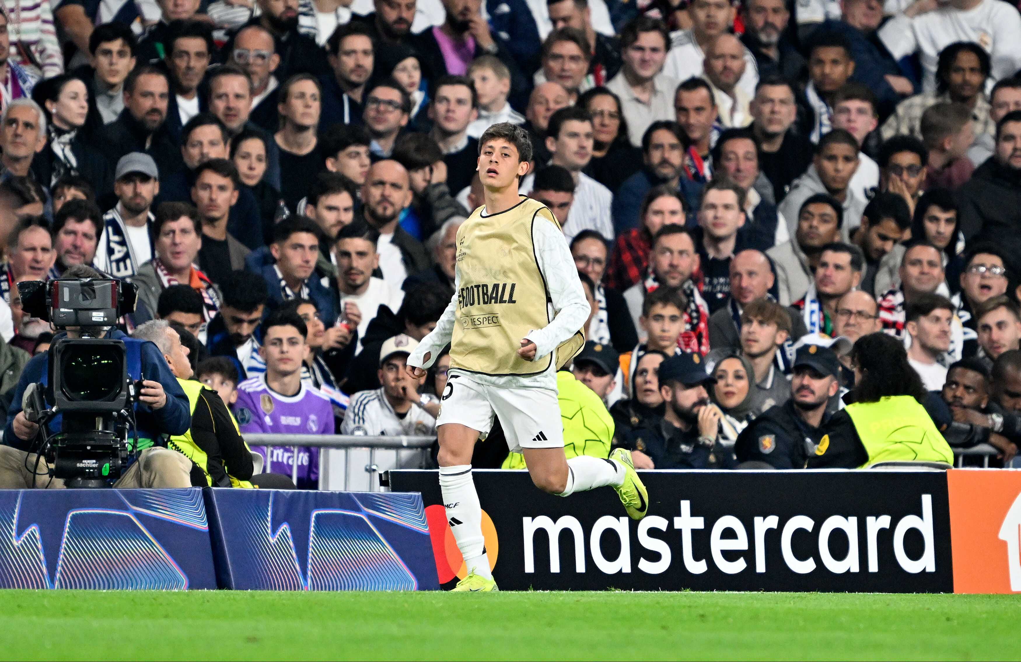 Real Madrid eriyor Arda Güler isyanı büyüyor! Milan maçı sonrası Ancelotti'yi topa tuttular: Bu adam deli Real Madrid eriyor Arda Güler isyanı büyüyor! Milan maçı sonrası Ancelotti'yi topa tuttular: Bu adam deli - 7. Resim