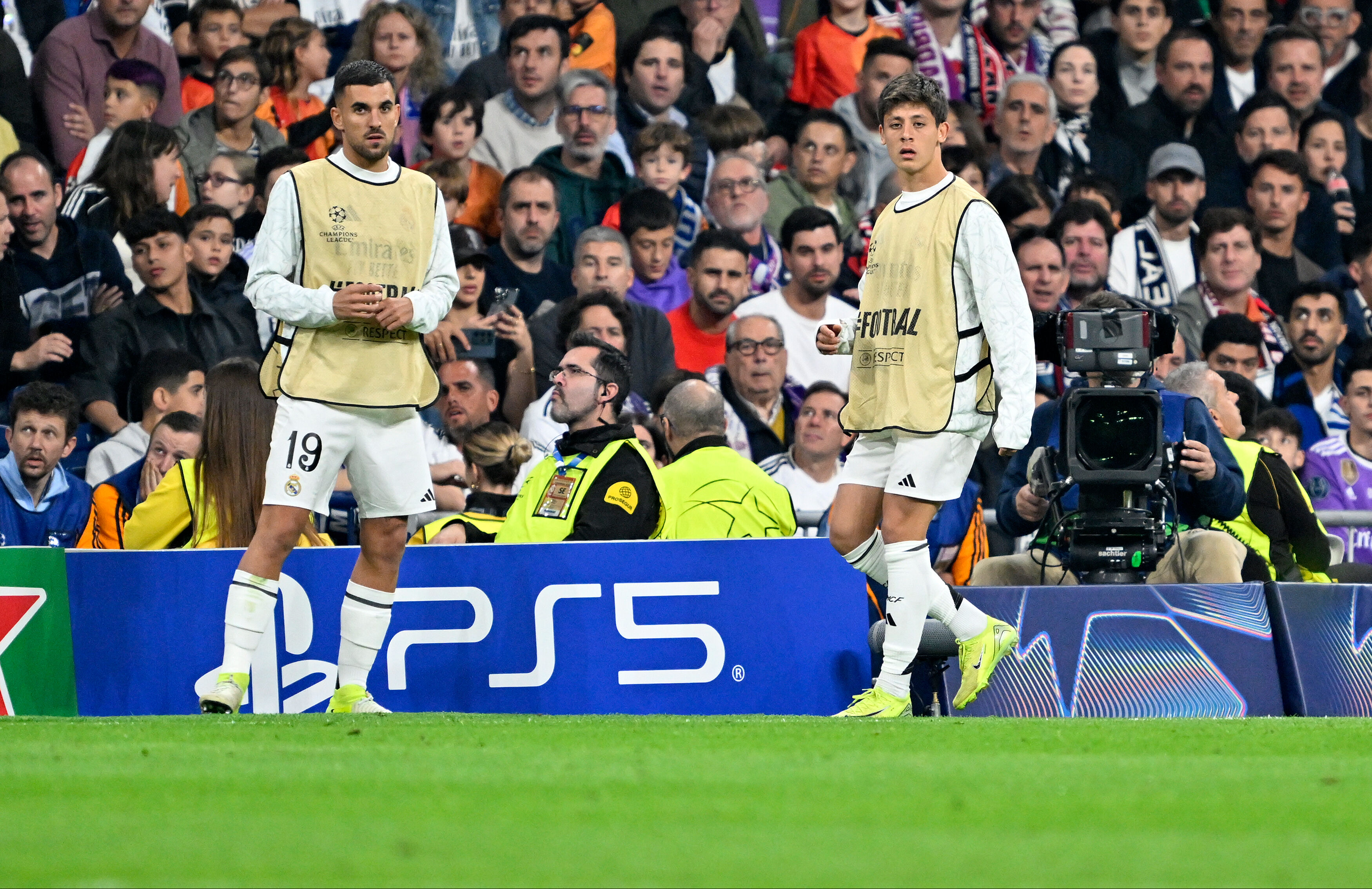 Real Madrid eriyor Arda Güler isyanı büyüyor! Milan maçı sonrası Ancelotti'yi topa tuttular: Bu adam deli Real Madrid eriyor Arda Güler isyanı büyüyor! Milan maçı sonrası Ancelotti'yi topa tuttular: Bu adam deli - 8. Resim