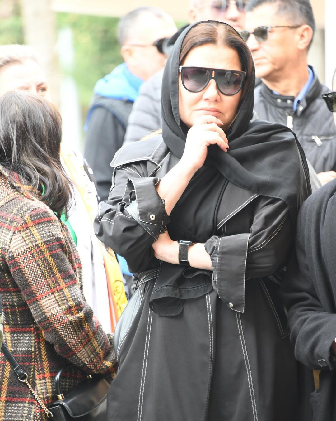 Sibel Can aldığı acı haberle yıkılmıştı! Yakın dostunun cenazesinde gözyaşlarına boğuldu - 2. Resim