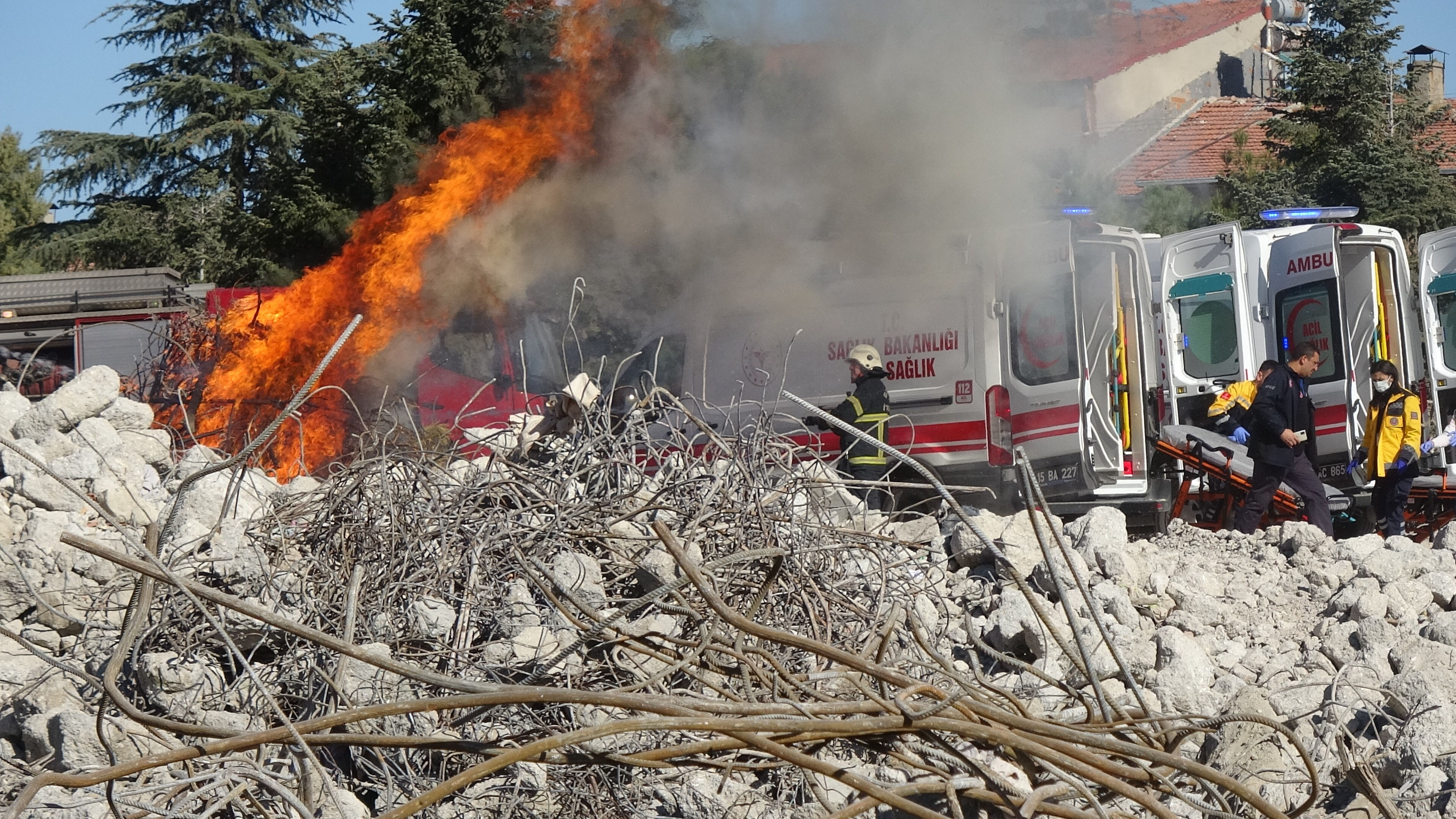 5.7 ve 5.5'lik deprem tatbikatı! Gerçeğini aratmadı, 10 saniyelik korkutan senaryo - 1. Resim