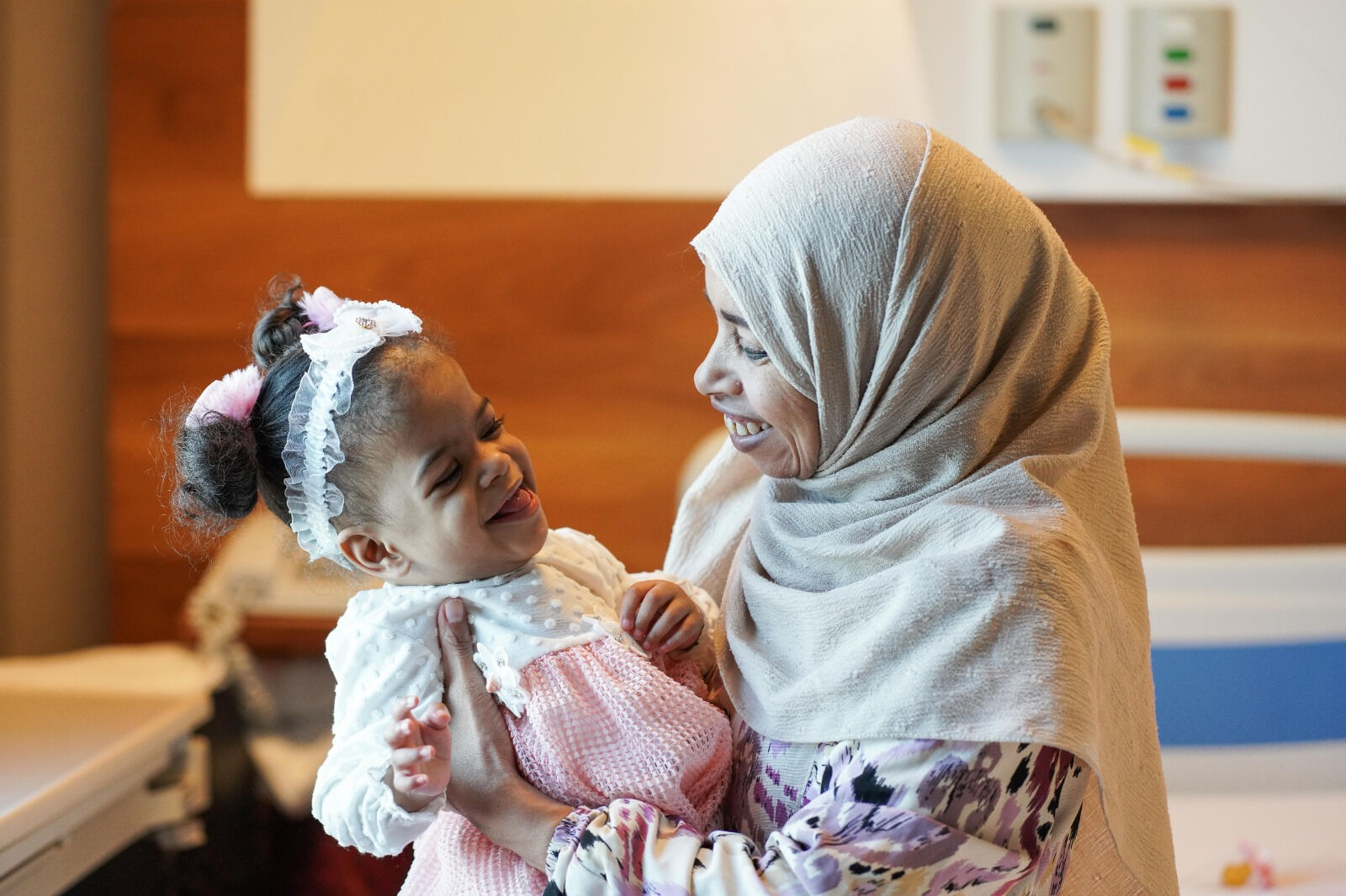 Bedenleri ayrıldı ama kalpleri bir! 18 saat yapışık yaşayıp 9 saatte ayrıldılar - 1. Resim