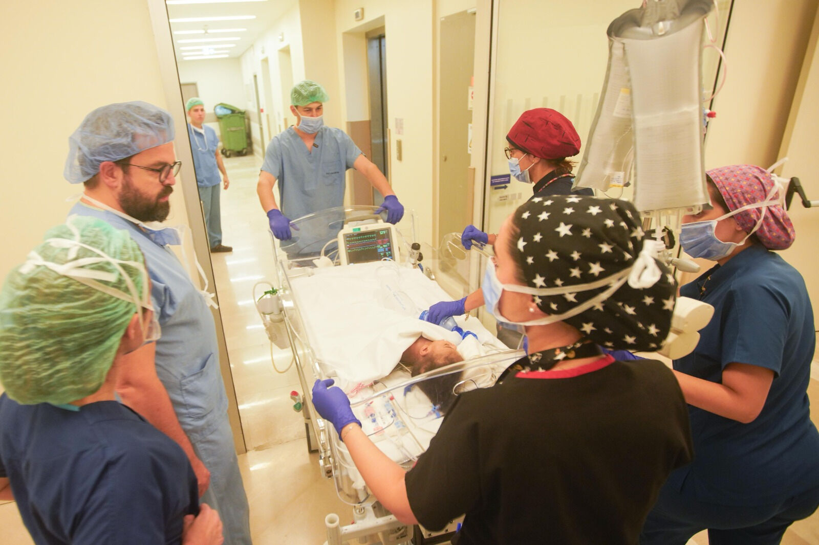 Bedenleri ayrıldı ama kalpleri bir! 18 saat yapışık yaşayıp 9 saatte ayrıldılar - 2. Resim