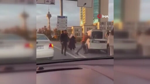 İstanbul trafiğinde bitmek bilmeyen öfke! Yine sopalı kavga - 2. Resim