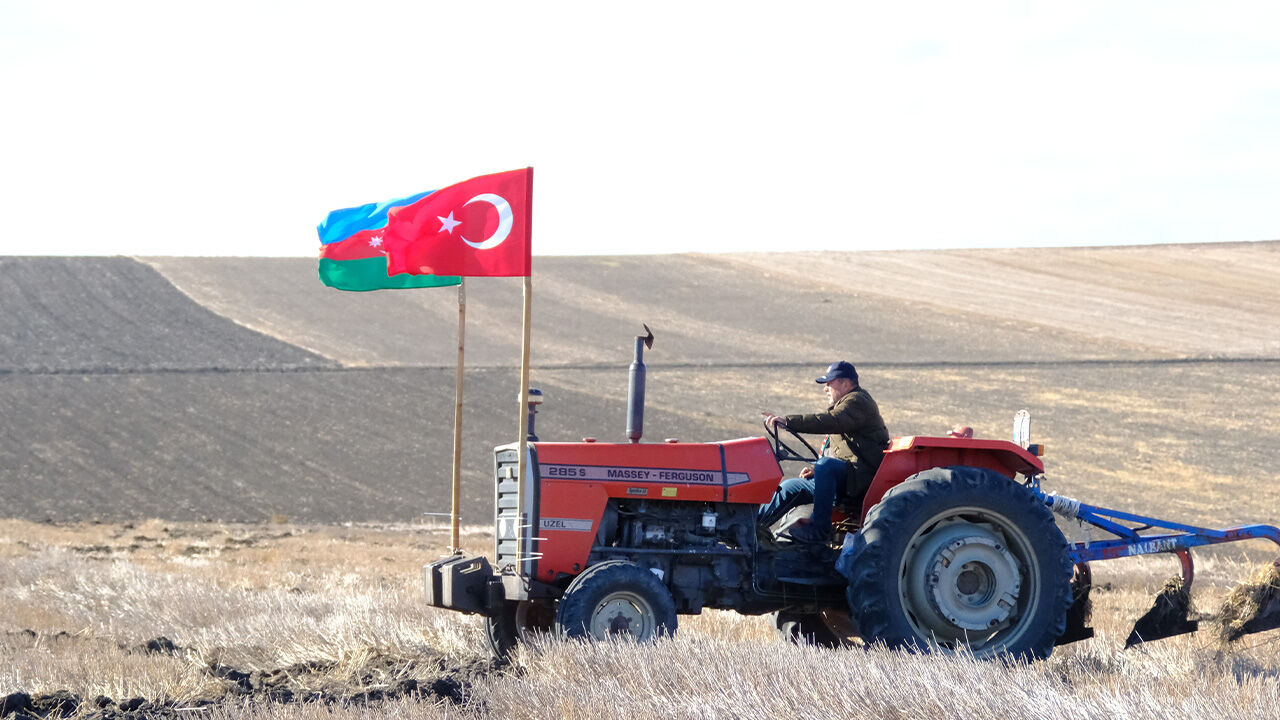 Kırklarelili çiftçi tarlasına Karabağ'ı kazıdı: Karabağ Zaferi 4 Yaşında! Kırklarelili çiftçi tarlasına Karabağ'ı kazıdı: Karabağ Zaferi 4 Yaşında! - 1. Resim