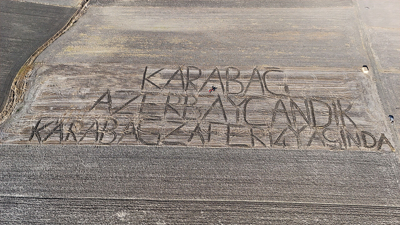 Kırklarelili çiftçi tarlasına Karabağ'ı kazıdı: Karabağ Zaferi 4 Yaşında! Kırklarelili çiftçi tarlasına Karabağ'ı kazıdı: Karabağ Zaferi 4 Yaşında! - 2. Resim