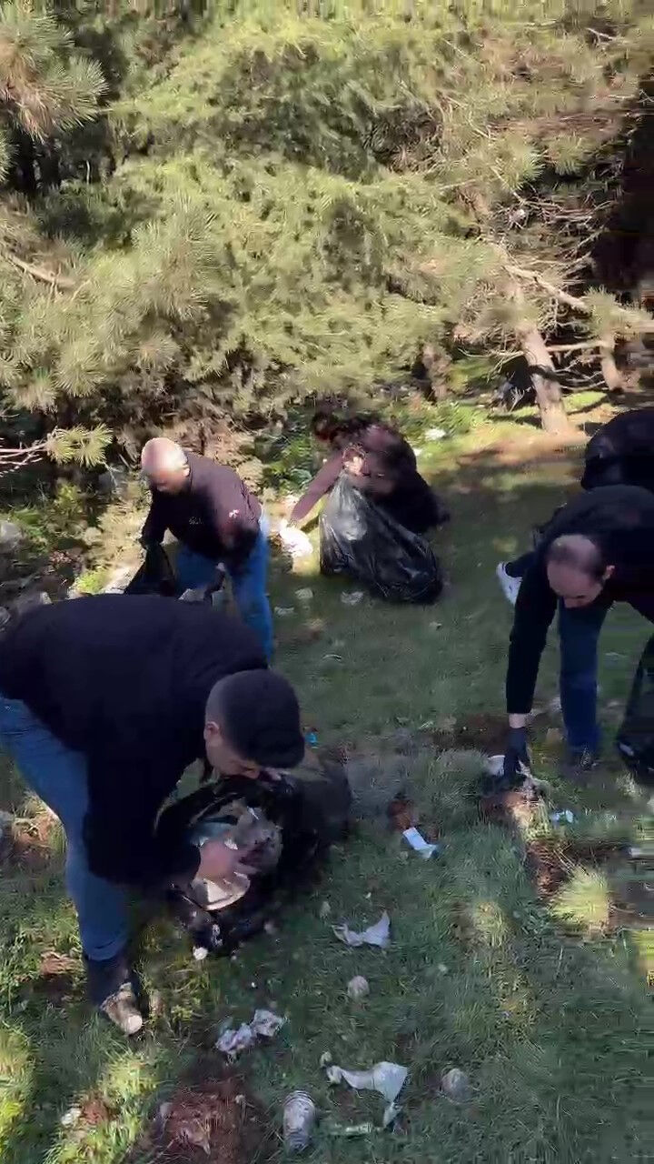 Kısa sürede 1 tır çöp topladılar: Her şeyi devletten beklemeyelim Kısa sürede 1 tır çöp topladılar: Her şeyi devletten beklemeyelim - 1. Resim