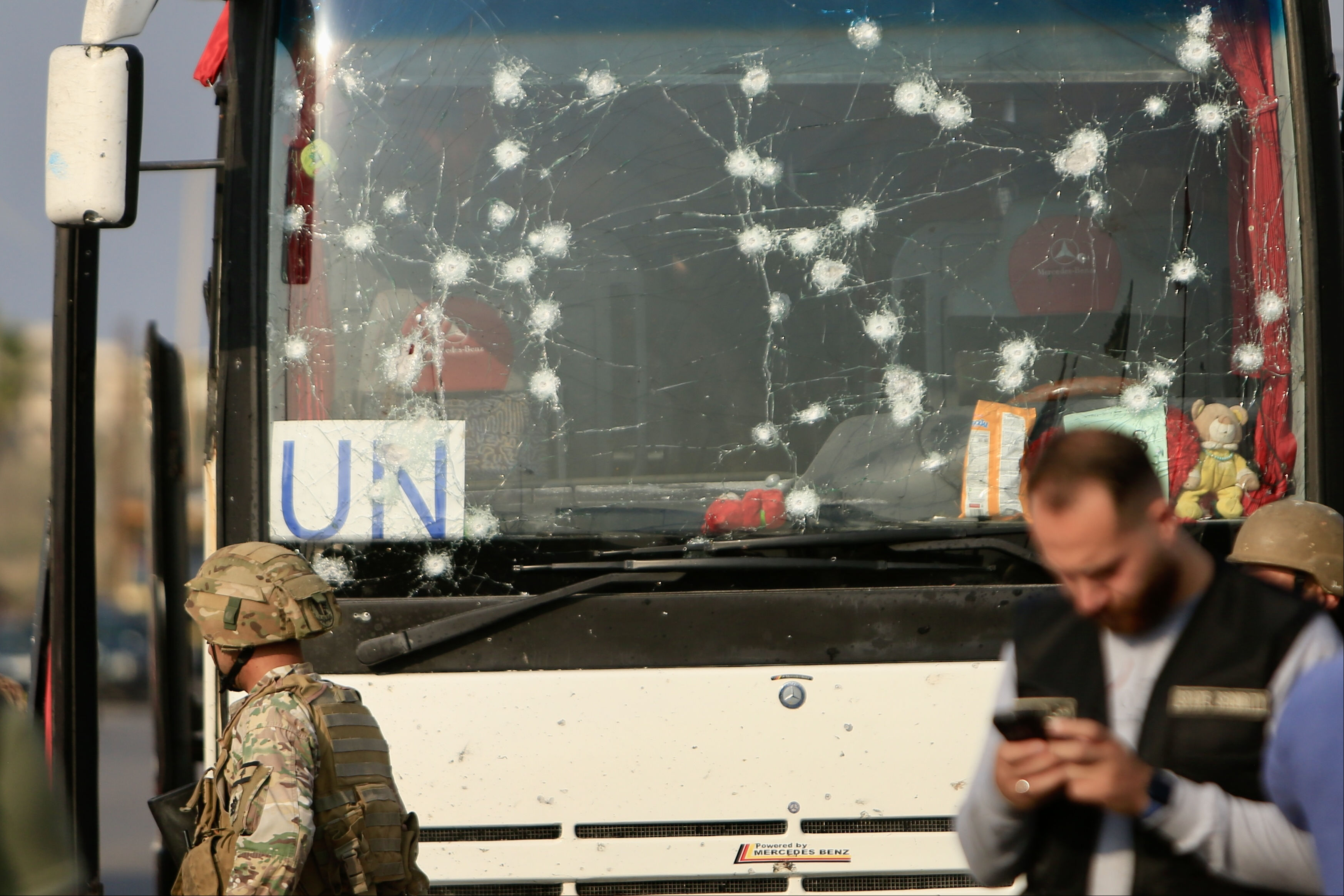 Lübnan'da askeri kontrol noktası yakınına saldırı! 3 kişi öldü, 7 BM askeri yaralandı Lübnan'da askeri kontrol noktası yakınına saldırı! 3 kişi öldü, 7 BM askeri yaralandı - 3. Resim