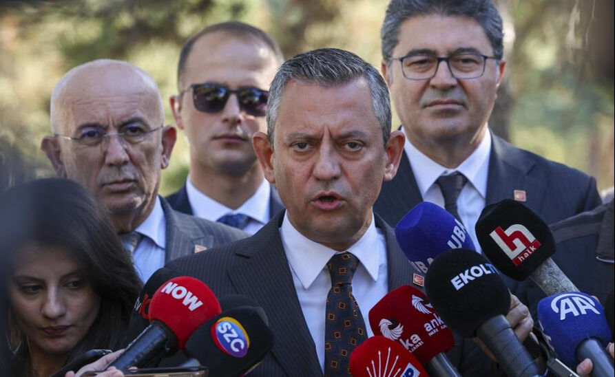 Özgür Özel hem Tuncer Bakırhan'a karşı çıktı hem de soruşturmayı doğru bulmadı Özgür Özel hem Tuncer Bakırhan'a karşı çıktı hem de soruşturmayı doğru bulmadı - 1. Resim