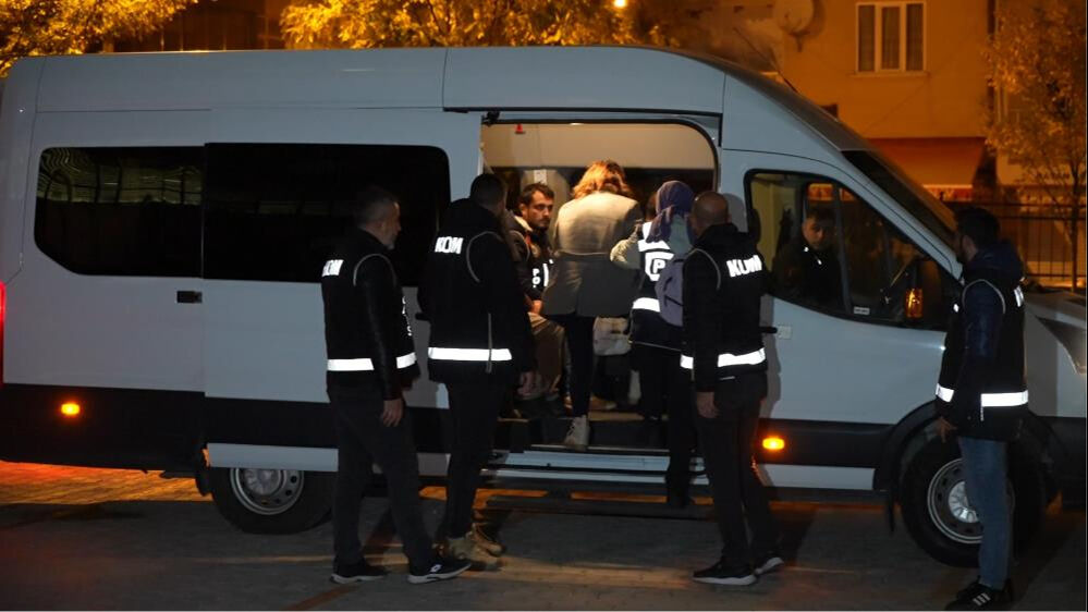 'Sağlık raporu' adı altında 2,5 milyonluk vurgun! Rüşvetçi çete çökertildi, aralarında doktorlar da var - 2. Resim