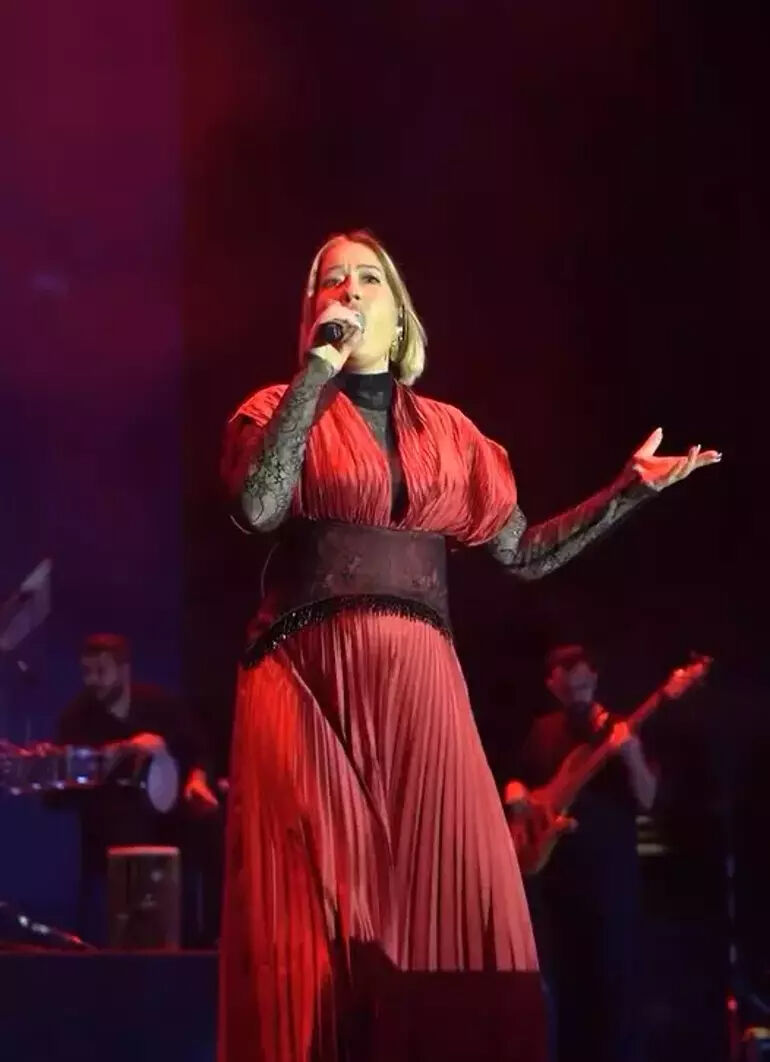 Son görüntüsüyle ilgili yorum yağdı! Eleştirilere Gülçin Ergül'den sert cevap geldi - 3. Resim