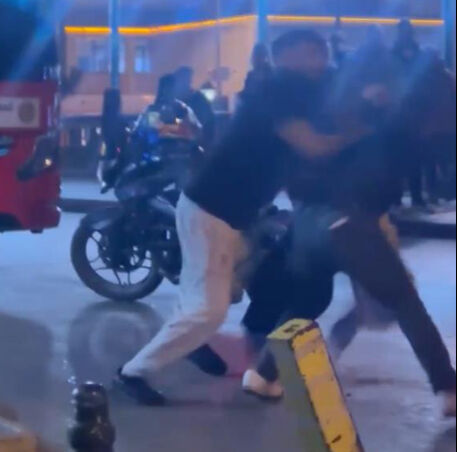 Yolda yürüyen bir kişinin küfrünü üzerine alındı! Defalarca bıçakladı - 3. Resim