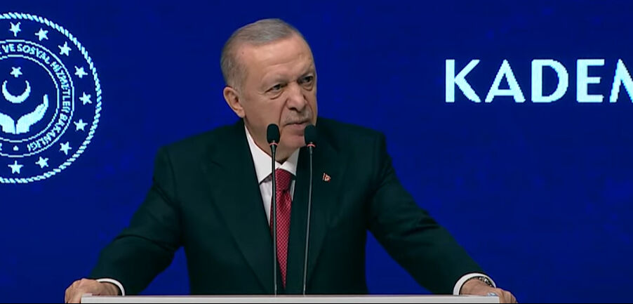Cumhurbaşkanı Erdoğan'dan Kadın ve Adalet Zirvesi'nde önemli açıklamalar Cumhurbaşkanı Erdoğan'dan Kadın ve Adalet Zirvesi'nde önemli açıklamalar - 3. Resim