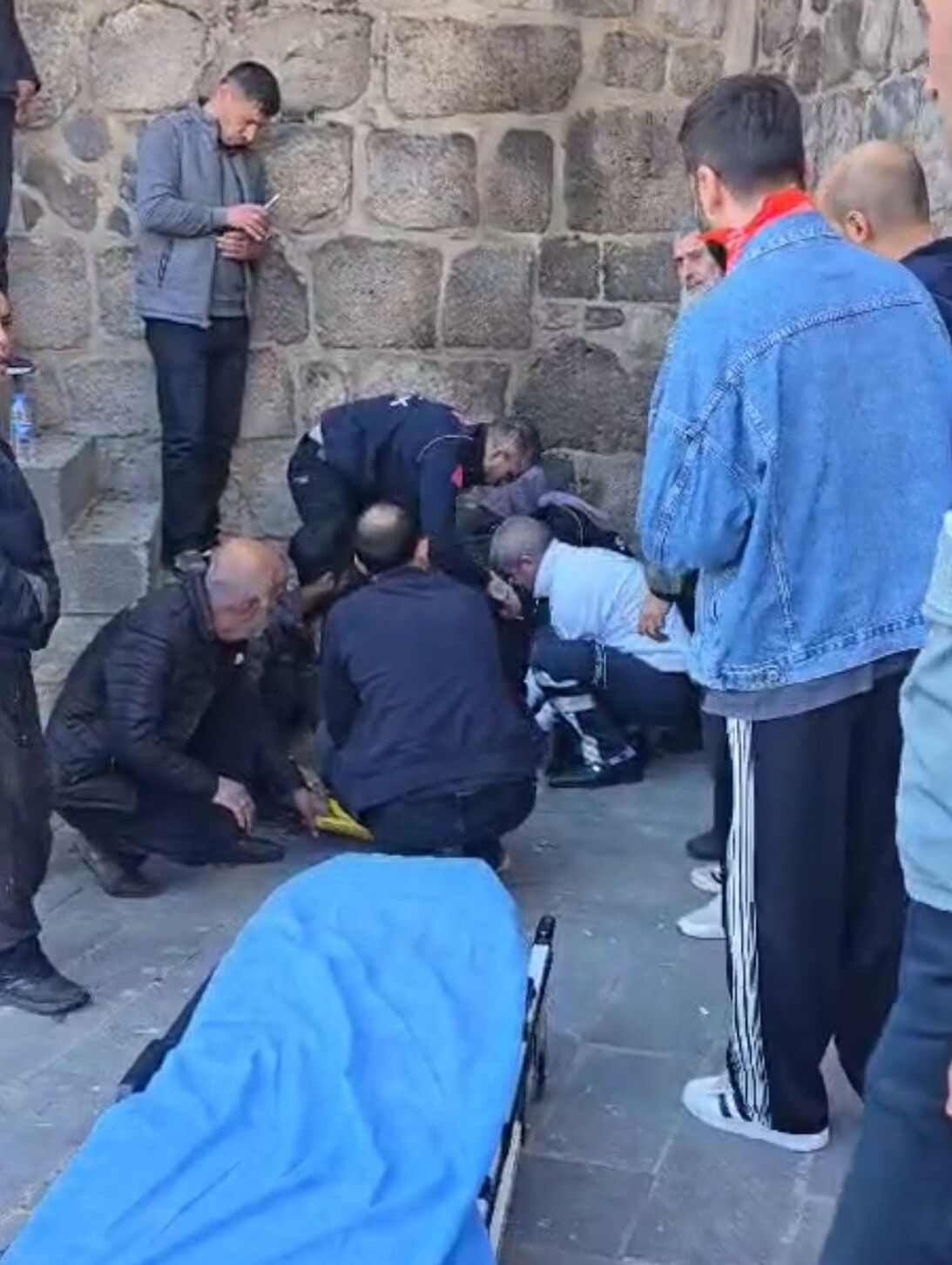 Diyarbakır'da korkunç ölüm! Gezmek için çıktığı surlardan düştü - 1. Resim