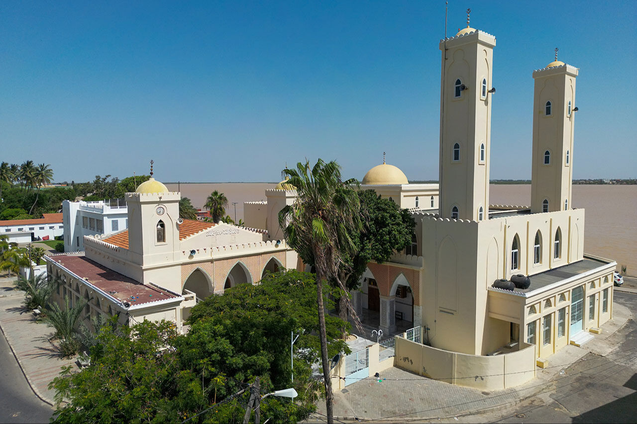 Ezan sesinden rahatsız mı oldular? Minaresinde çan bulunan Senegal'deki Büyük Saint-Louis Camisi Ezan sesinden rahatsız mu oldular? Minaresinde çan bulunan Senegal'deki Büyük Saint-Louis Camisi - 3. Resim