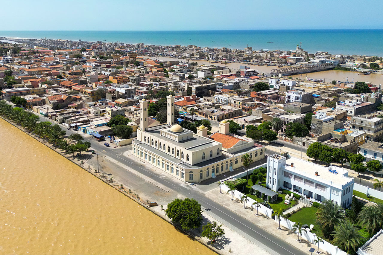 Ezan sesinden rahatsız mı oldular? Minaresinde çan bulunan Senegal'deki Büyük Saint-Louis Camisi Ezan sesinden rahatsız mu oldular? Minaresinde çan bulunan Senegal'deki Büyük Saint-Louis Camisi - 1. Resim