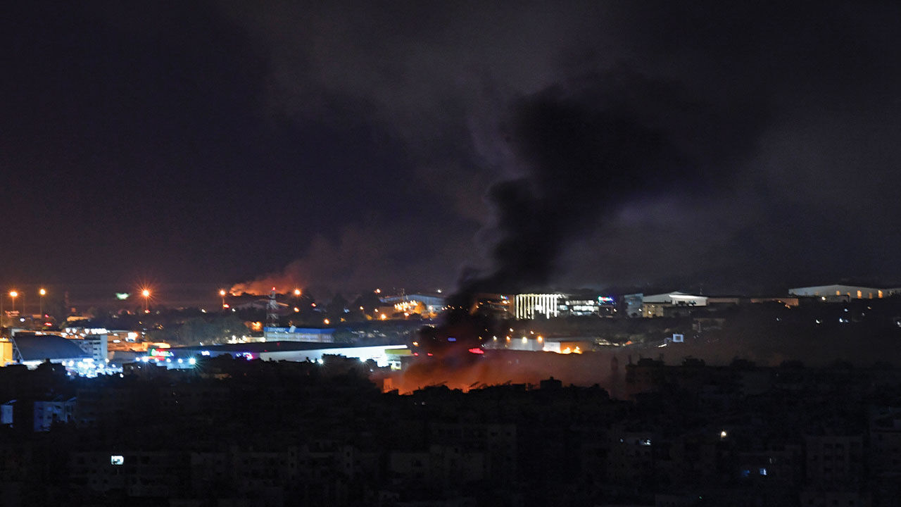 İsrail'e bomba yağdı! Hava üssü füzelerle hedef alındı, ABD İHA'sı düşürüldü İsrail'e bomba yağdı! Hava üssü füzelerle hedef alındı, ABD İHA'sı düşürüldü - 2. Resim