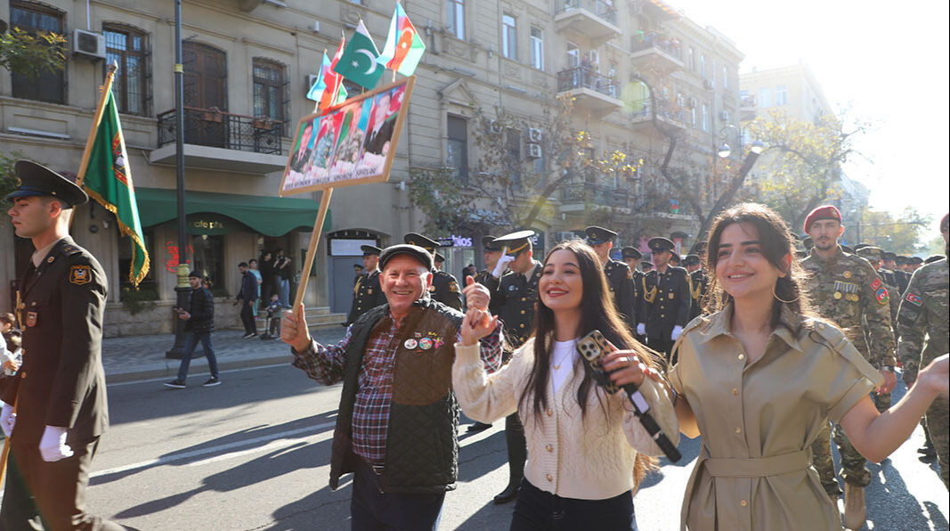 Karabağ Zaferi'nin 4. yılı Türk ve Azerbaycan bayraklarıyla kutlandı - 1. Resim