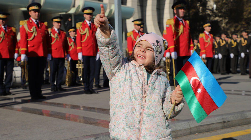 Karabağ Zaferi'nin 4. yılı Türk ve Azerbaycan bayraklarıyla kutlandı - 4. Resim