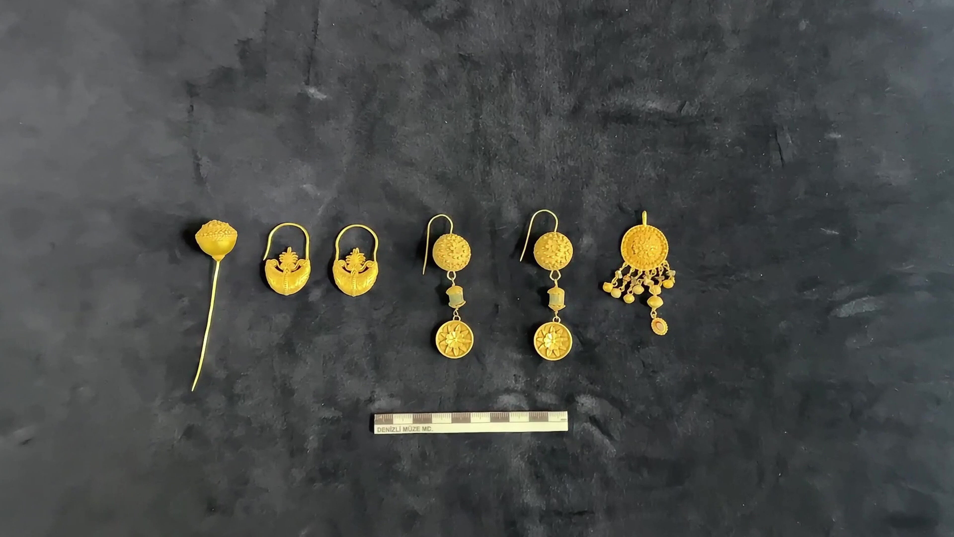 Lidyalıların 1600 yıllık altınlarını kuru fasulyede sakladılar! Denizli'de tarihe geçen hırsızlık Lidyalıların 1600 yıllık altınlarını kuru fasulyede sakladılar! Denizli'de tarihe geçen hırsızlık - 3. Resim