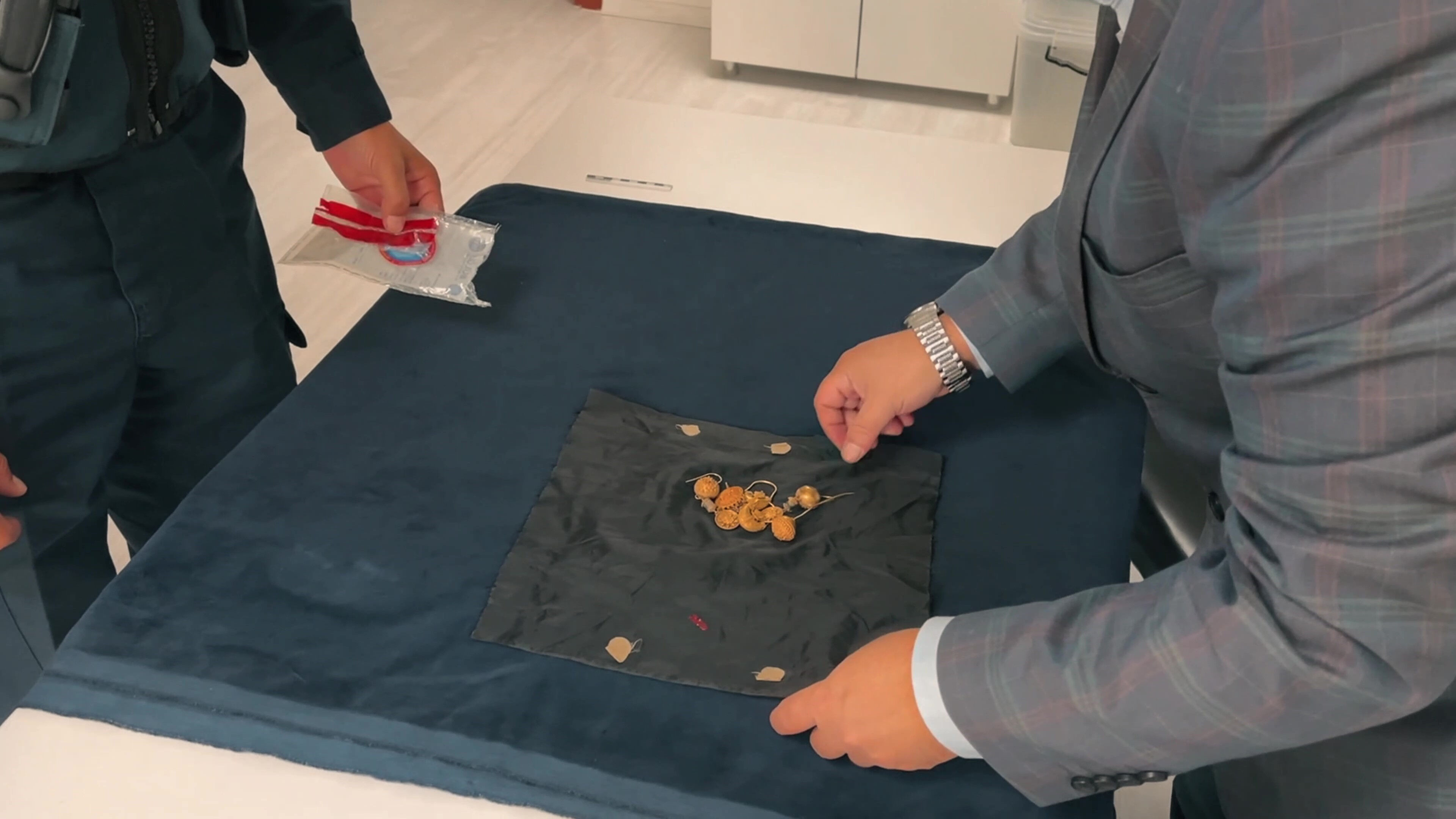 Lidyalıların 1600 yıllık altınlarını kuru fasulyede sakladılar! Denizli'de tarihe geçen hırsızlık Lidyalıların 1600 yıllık altınlarını kuru fasulyede sakladılar! Denizli'de tarihe geçen hırsızlık - 2. Resim