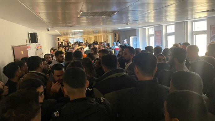 Narin Güran davasında herkes Ramazan Dündar'ı konuştu! Tutumu ile taktir topladı Narin davası kan donduran ifadelerle başladı! Canilerin pislikleri ilk günden ortaya saçıldı - 1. Resim