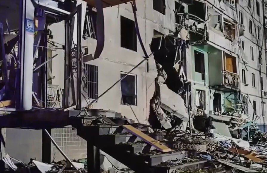 Rusya - Ukrayna savaşında bir sivil bölge daha vuruldu! 12 katlı binada 25 kişi yaralandı - 1. Resim