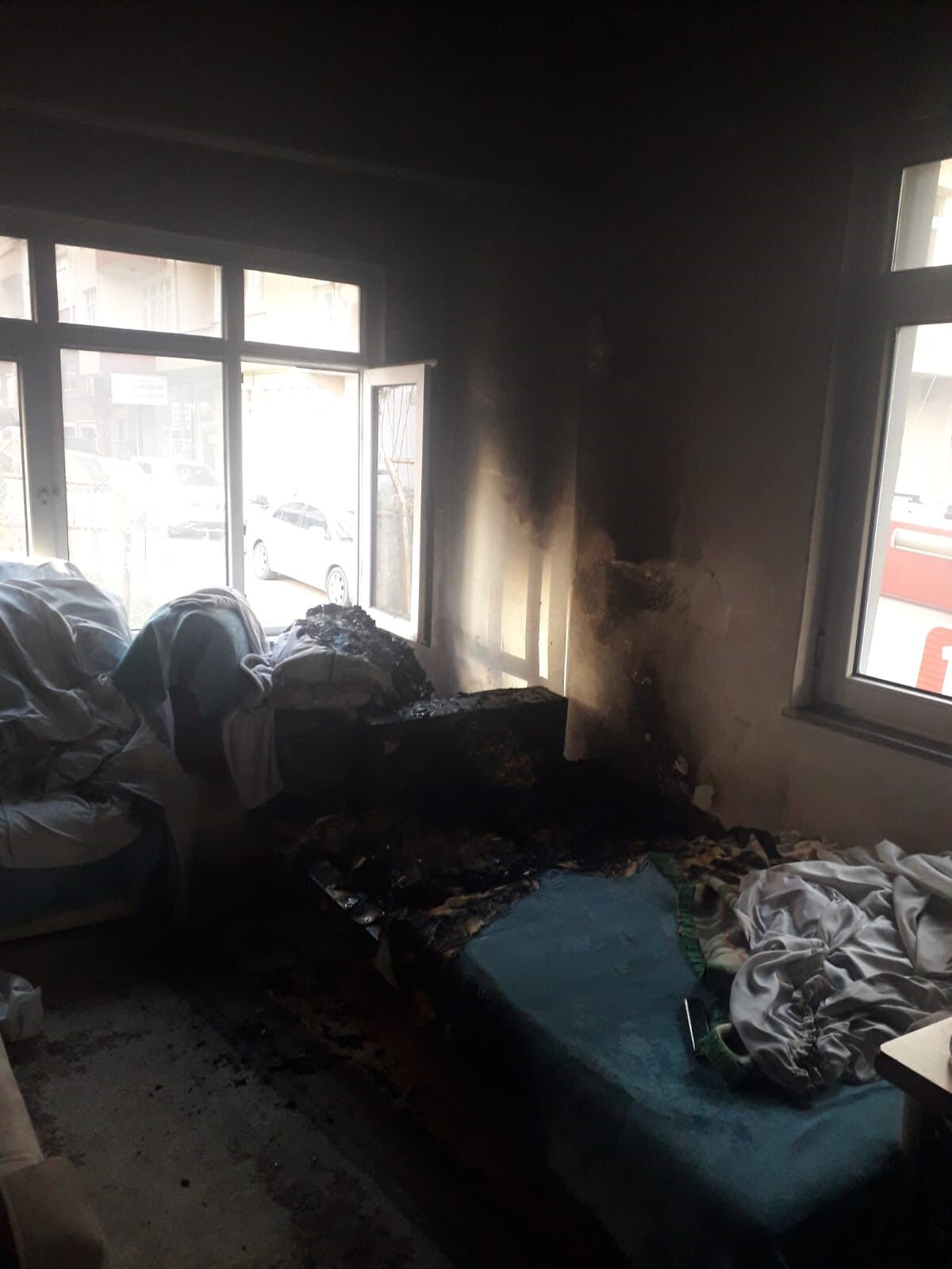 Şarj aleti evi yaktı! Sinop'ta yangın paniği - 1. Resim