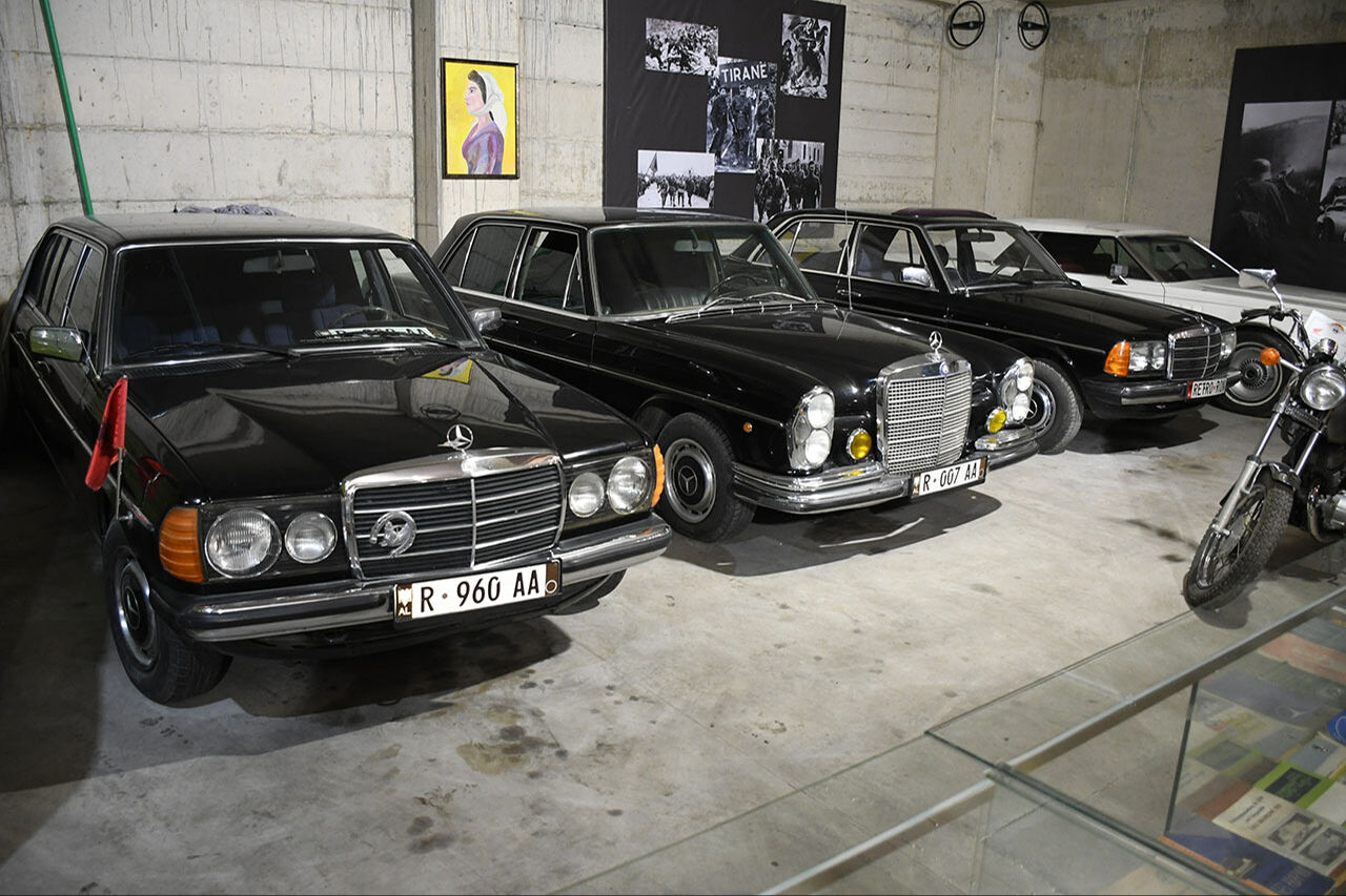 24 yılda bir araya getirdi! Tiranlı koleksiyoner Prrenjasi'nin klasik araba müzesi tarihe götürüyor 24 yılda bir araya getirdi! Tiranlı koleksiyoner Prrenjasi'nin klasik araba müzesi tarihe götürüyor - 9. Resim