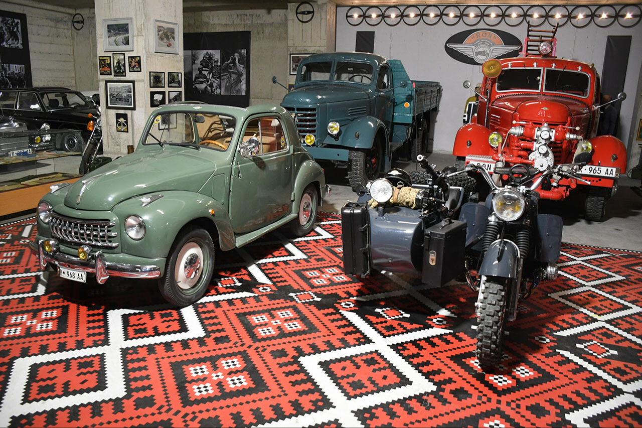 24 yılda bir araya getirdi! Tiranlı koleksiyoner Prrenjasi'nin klasik araba müzesi tarihe götürüyor 24 yılda bir araya getirdi! Tiranlı koleksiyoner Prrenjasi'nin klasik araba müzesi tarihe götürüyor - 3. Resim