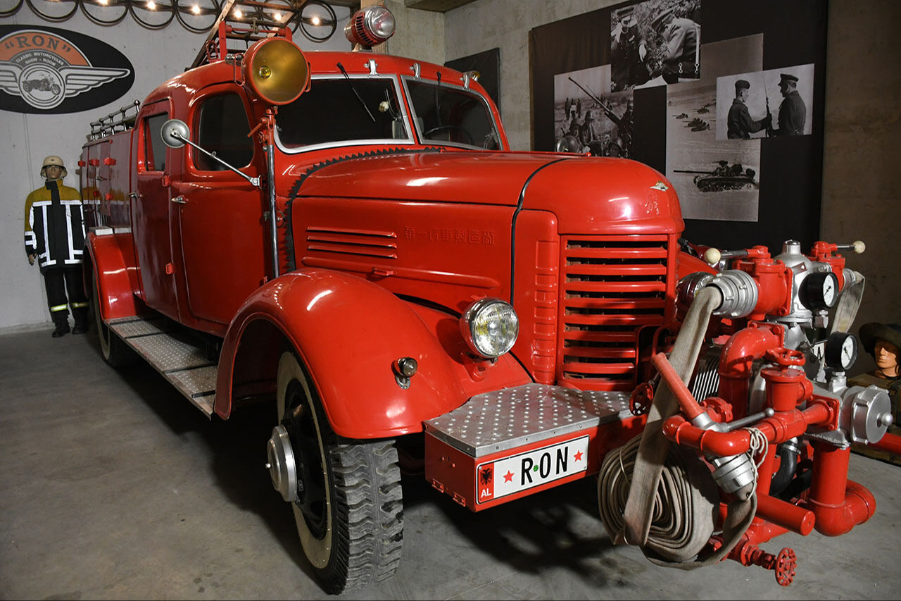 24 yılda bir araya getirdi! Tiranlı koleksiyoner Prrenjasi'nin klasik araba müzesi tarihe götürüyor 24 yılda bir araya getirdi! Tiranlı koleksiyoner Prrenjasi'nin klasik araba müzesi tarihe götürüyor - 1. Resim