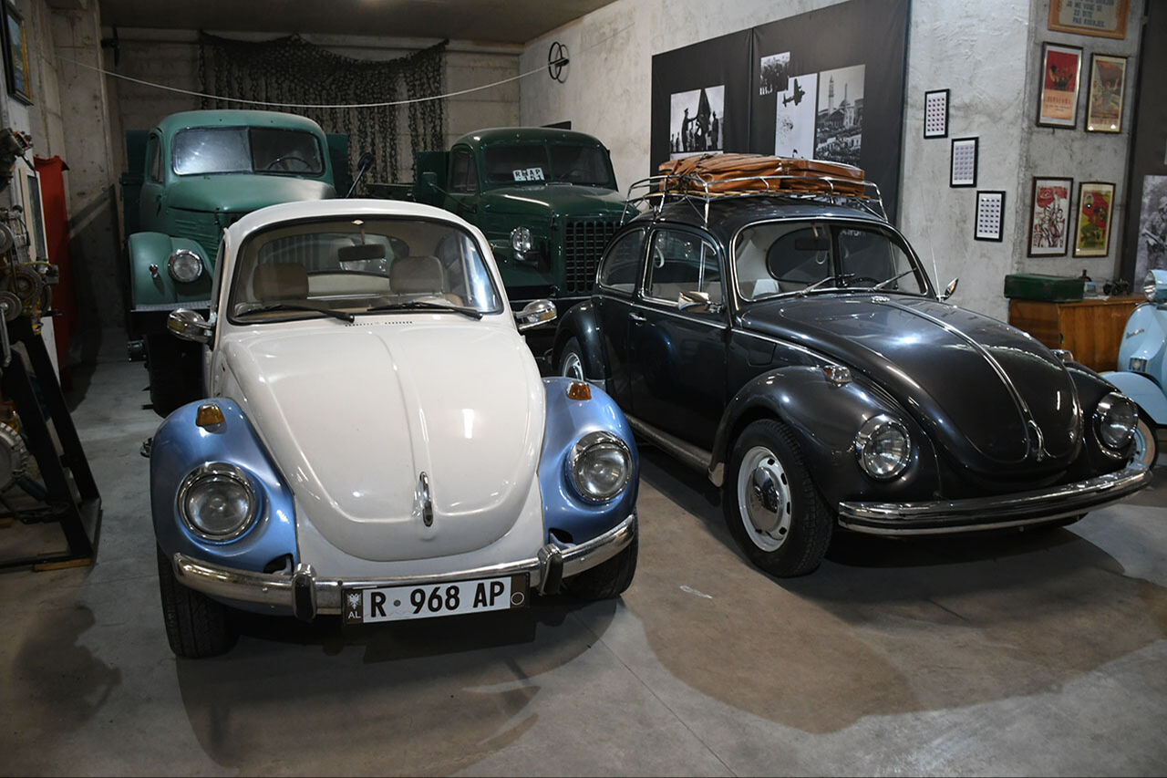 24 yılda bir araya getirdi! Tiranlı koleksiyoner Prrenjasi'nin klasik araba müzesi tarihe götürüyor 24 yılda bir araya getirdi! Tiranlı koleksiyoner Prrenjasi'nin klasik araba müzesi tarihe götürüyor - 4. Resim