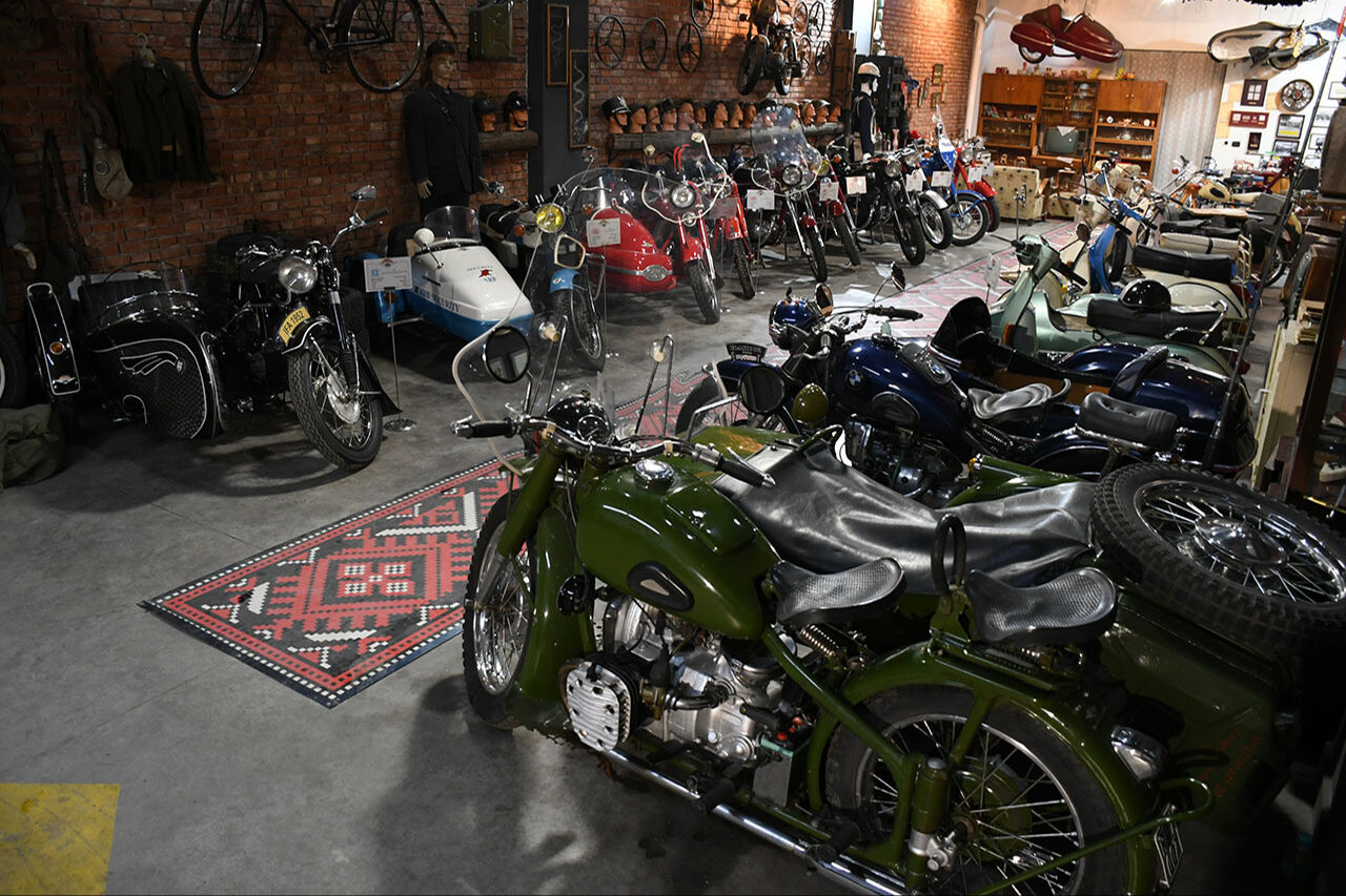 24 yılda bir araya getirdi! Tiranlı koleksiyoner Prrenjasi'nin klasik araba müzesi tarihe götürüyor 24 yılda bir araya getirdi! Tiranlı koleksiyoner Prrenjasi'nin klasik araba müzesi tarihe götürüyor - 12. Resim