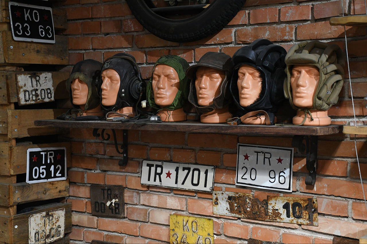 24 yılda bir araya getirdi! Tiranlı koleksiyoner Prrenjasi'nin klasik araba müzesi tarihe götürüyor 24 yılda bir araya getirdi! Tiranlı koleksiyoner Prrenjasi'nin klasik araba müzesi tarihe götürüyor - 15. Resim