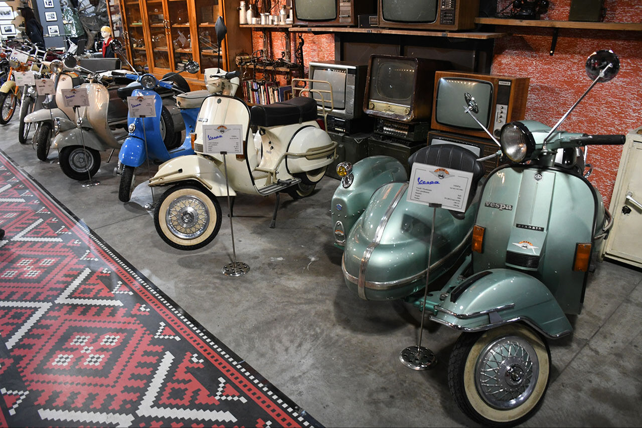 24 yılda bir araya getirdi! Tiranlı koleksiyoner Prrenjasi'nin klasik araba müzesi tarihe götürüyor 24 yılda bir araya getirdi! Tiranlı koleksiyoner Prrenjasi'nin klasik araba müzesi tarihe götürüyor - 13. Resim