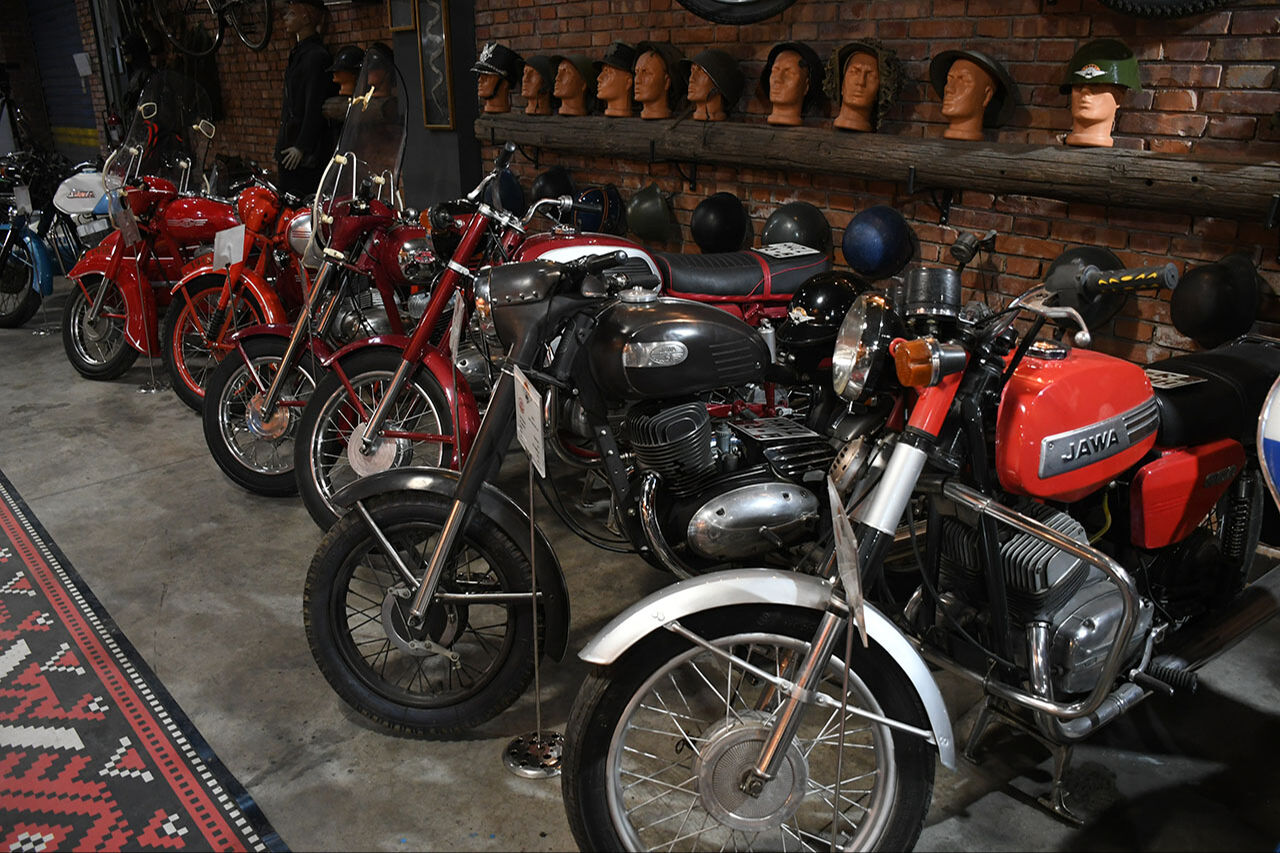 24 yılda bir araya getirdi! Tiranlı koleksiyoner Prrenjasi'nin klasik araba müzesi tarihe götürüyor 24 yılda bir araya getirdi! Tiranlı koleksiyoner Prrenjasi'nin klasik araba müzesi tarihe götürüyor - 14. Resim