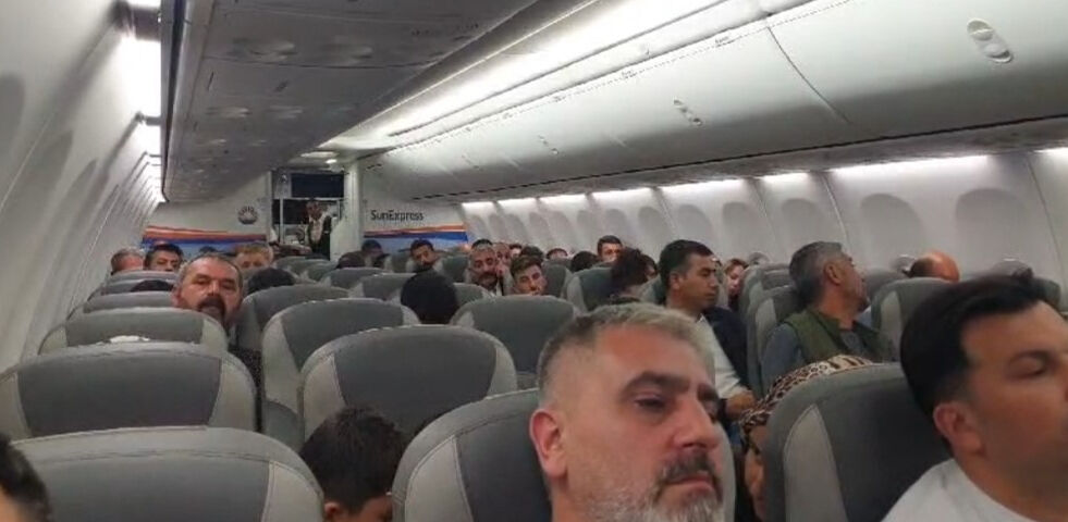 Antalya uçağı gökyüzündeki tespit edilemeyen cisim nedeniyle iniş yapamadı! Yolcular panik içinde Antalya uçağı gökyüzündeki tespit edilemeyen cisim nedeniyle iniş yapamadı! Yolcular panik içinde - 2. Resim